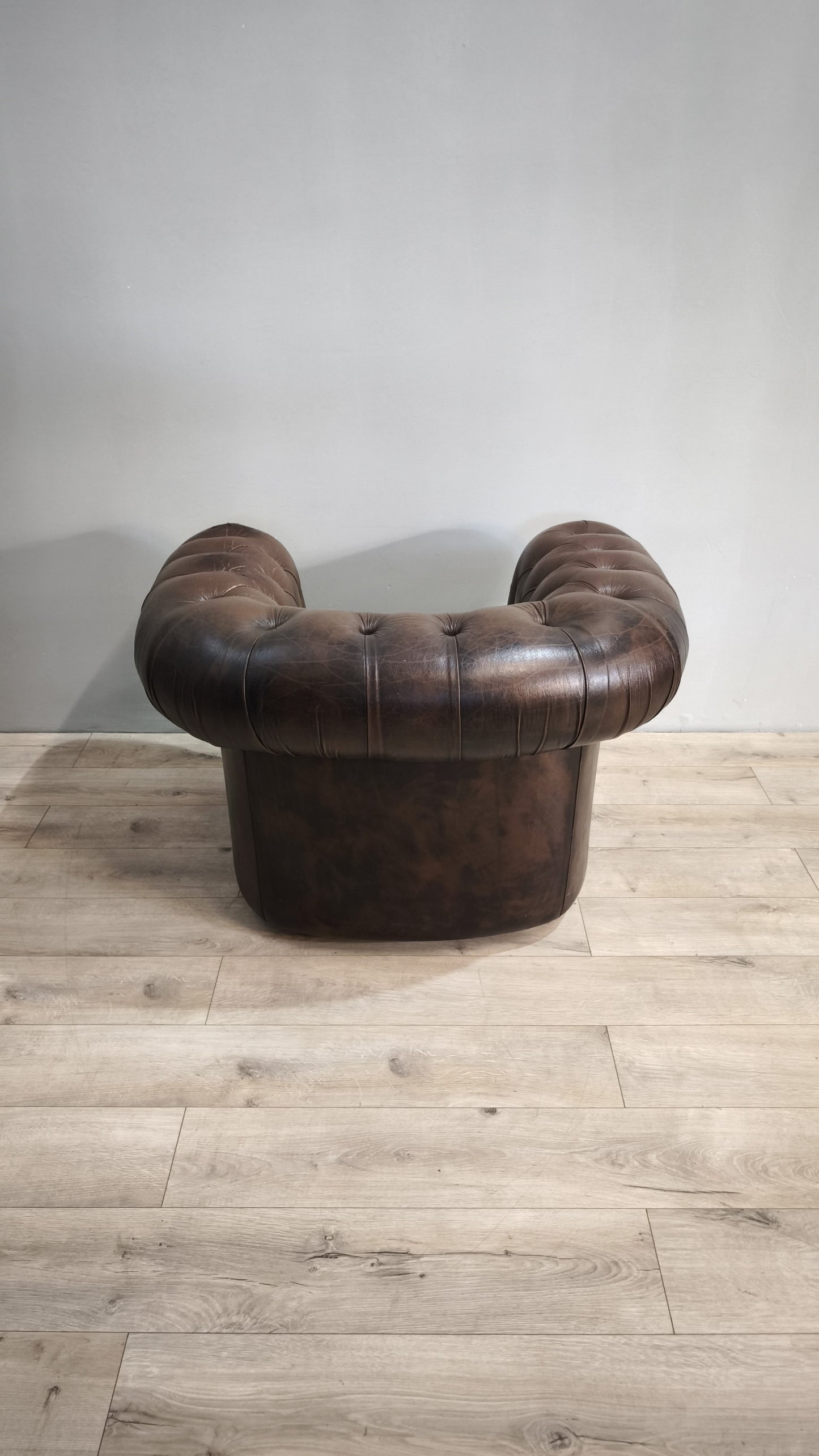 79975 Poltrona Chester in pelle marrone