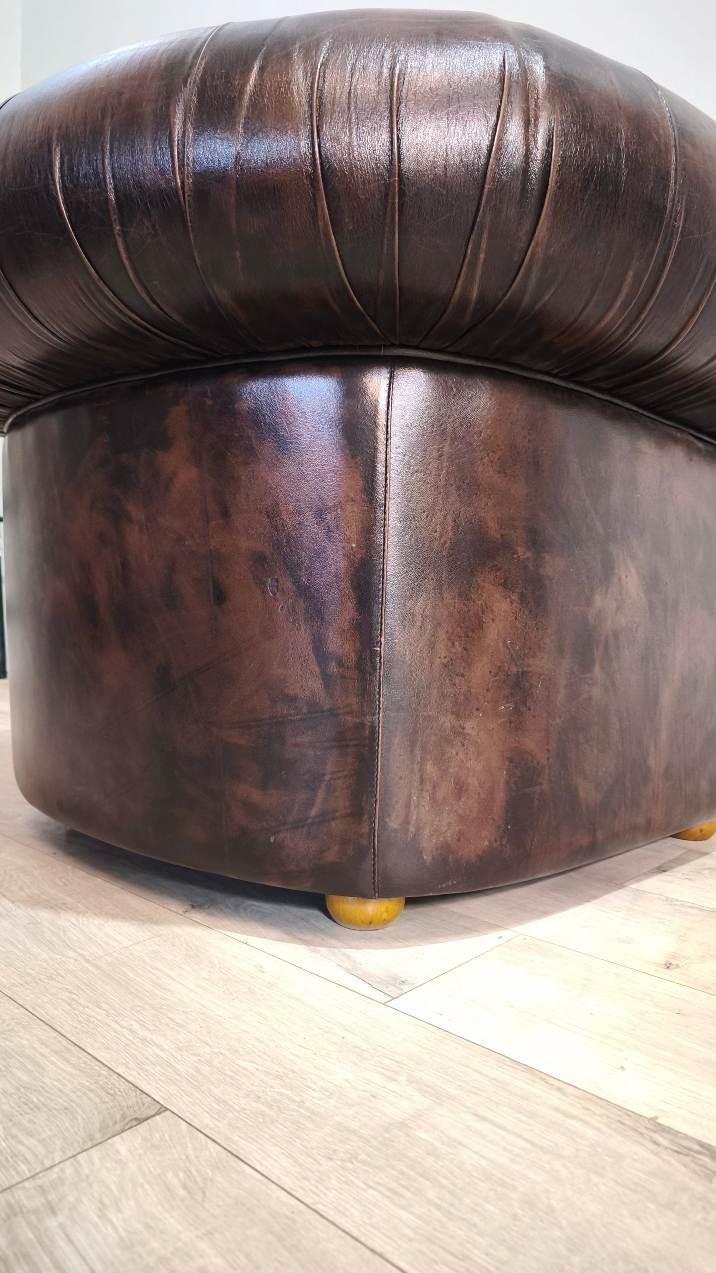 79975 Poltrona Chester in pelle marrone