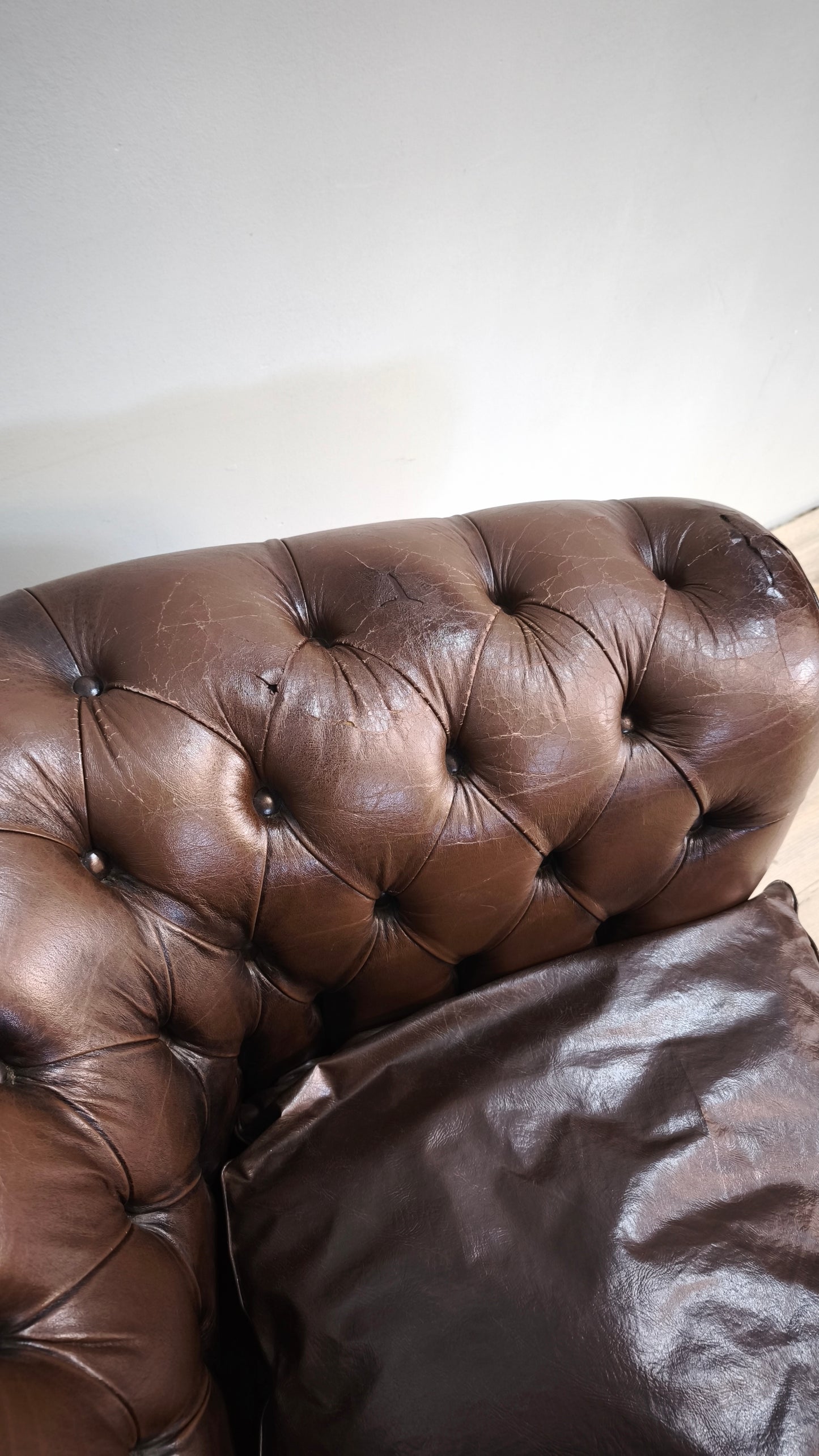 79975 Poltrona Chester in pelle marrone