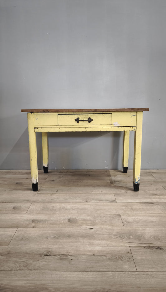 80193 Tavolo da cucina vintage in legno con spianatoia e matterello