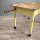 80193 Tavolo da cucina vintage in legno con spianatoia e matterello