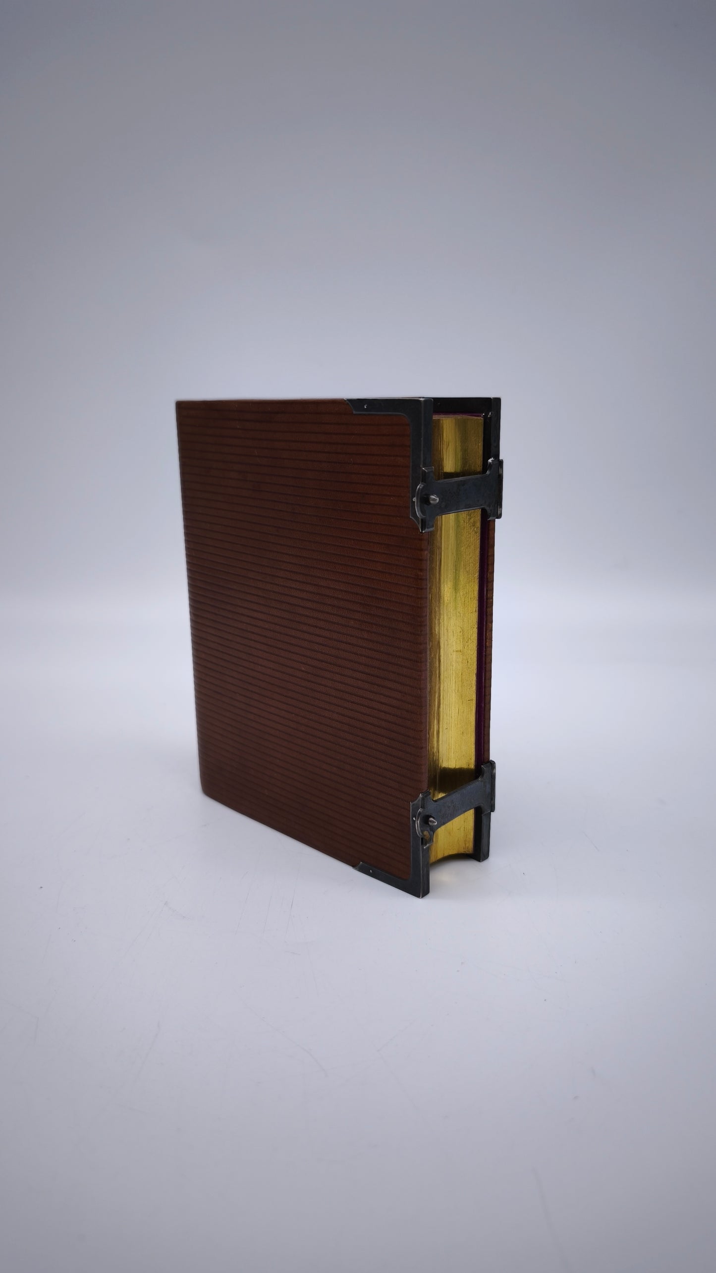 79665 Libro di preghiere con copertina rigida e chiusure in metallo
