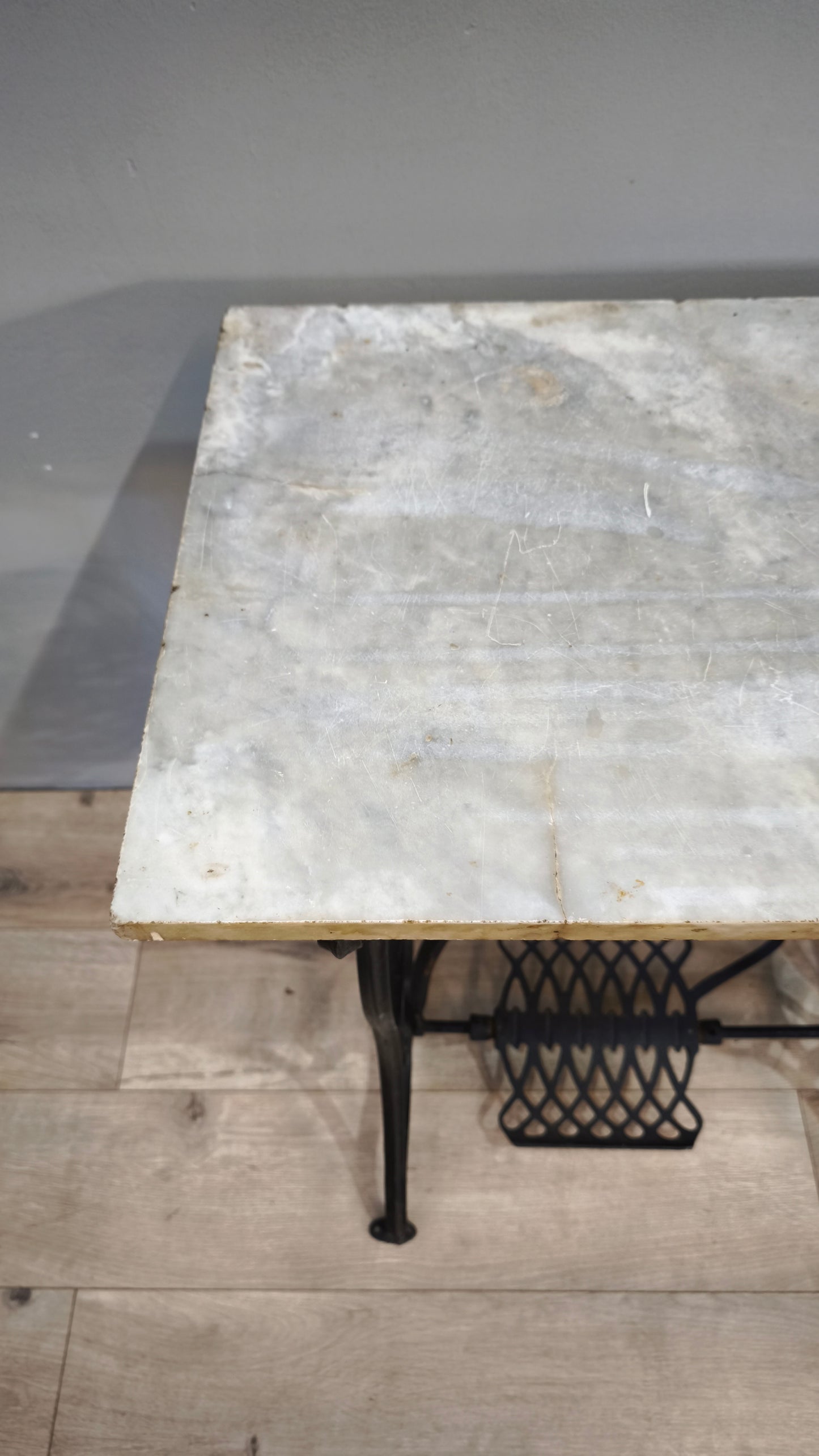 80407 Mobile con base macchina da cucire in ghisa e piano in marmo