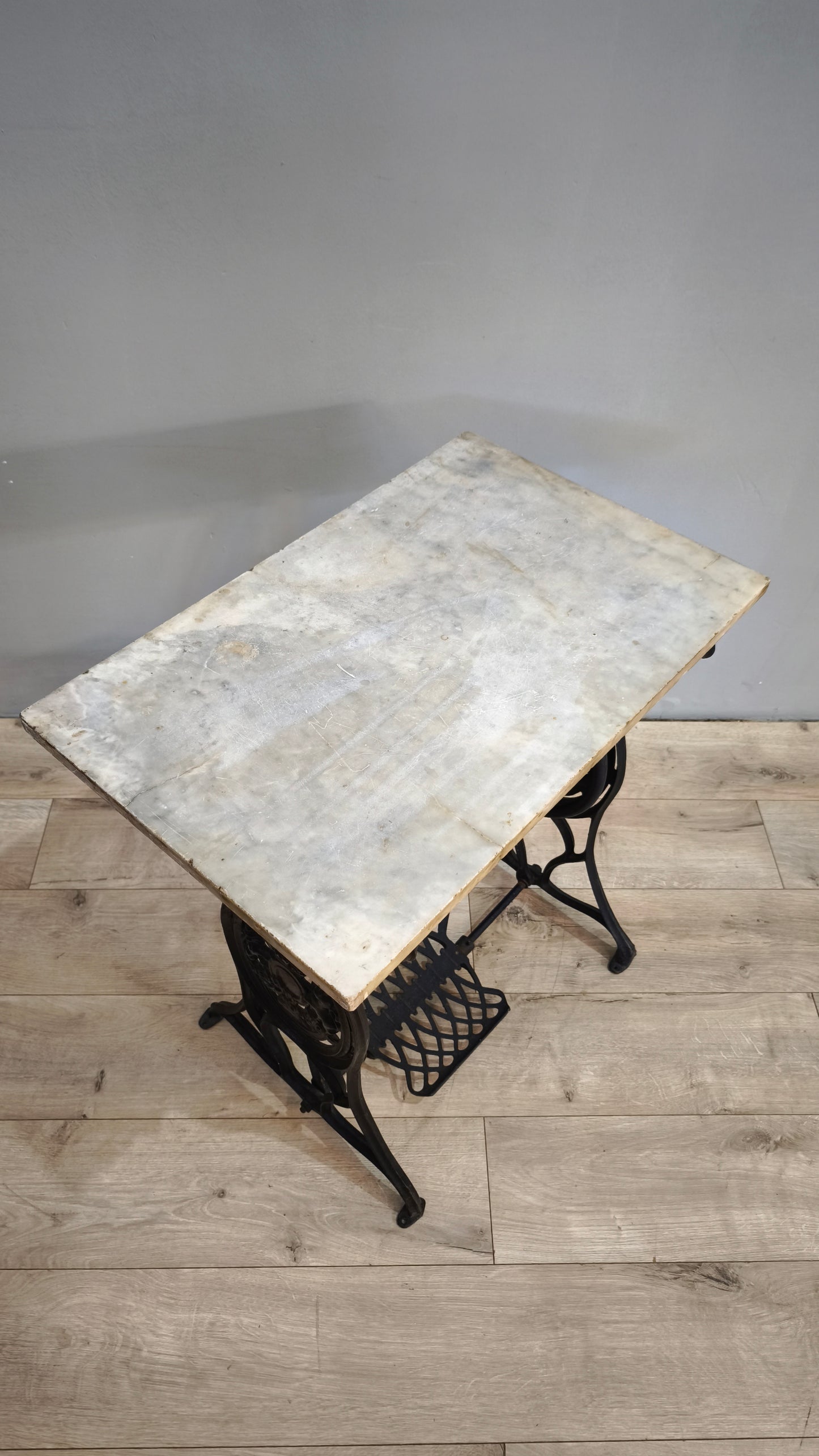 80407 Mobile con base macchina da cucire in ghisa e piano in marmo