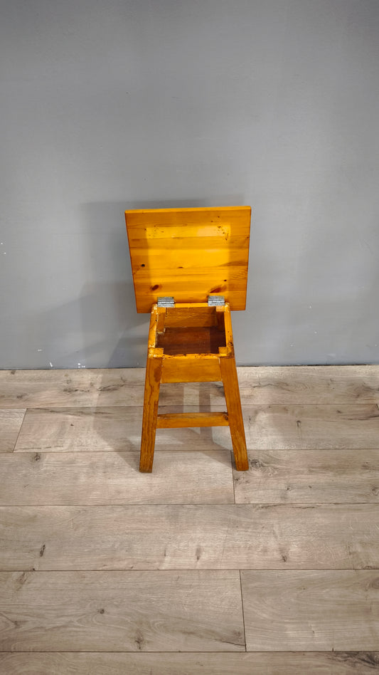 80532 Sgabello in legno di pino