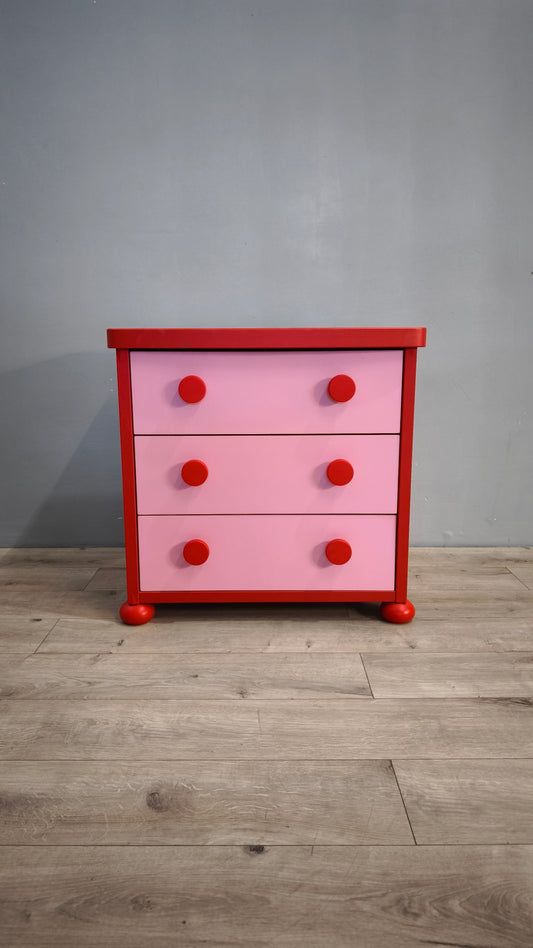 80905 Cassettiera rosa e rossa con tre cassetti