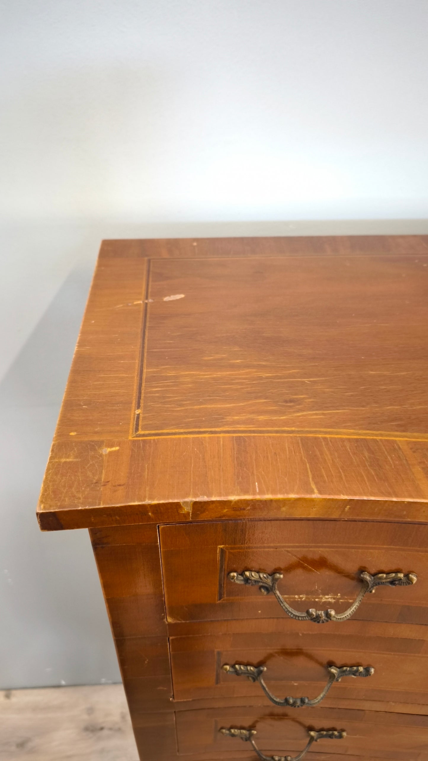 81188 Settimino in legno intarsiato