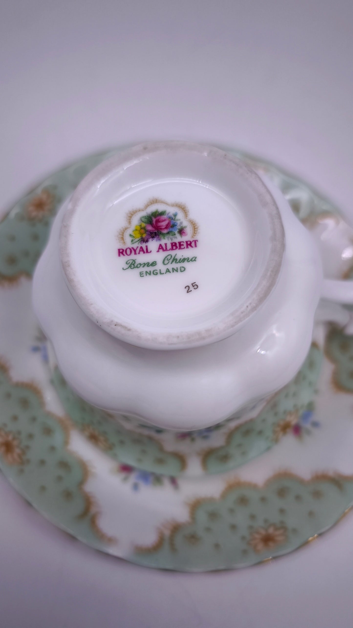 81338 Tazza da tè con piattino in ceramica Royal Albert, Happy Birthday