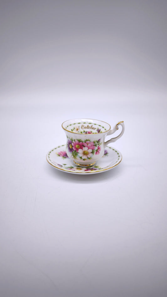 81335 Miniatura tazzina con piattino in ceramica Royal Albert, Flower of the month series, October, Cosmos