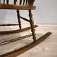 81453 Sedia a dondolo in legno con intagli