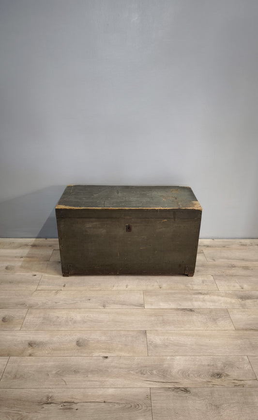 81452 Baule in legno dipinto verde