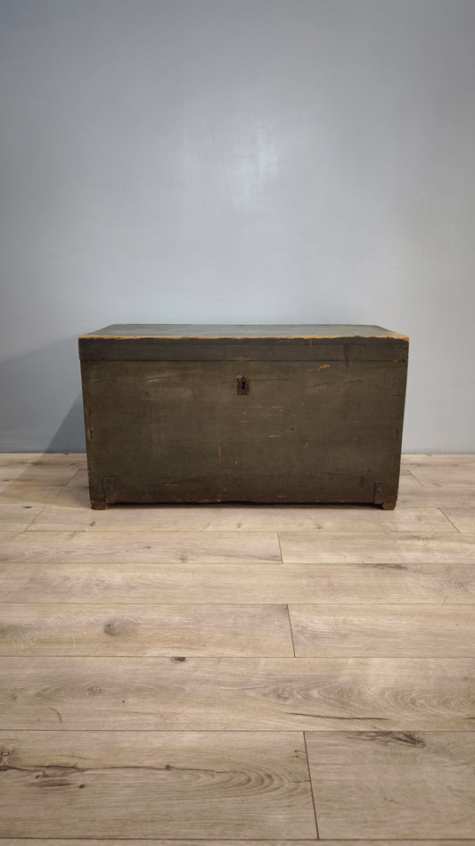 81452 Baule in legno dipinto verde