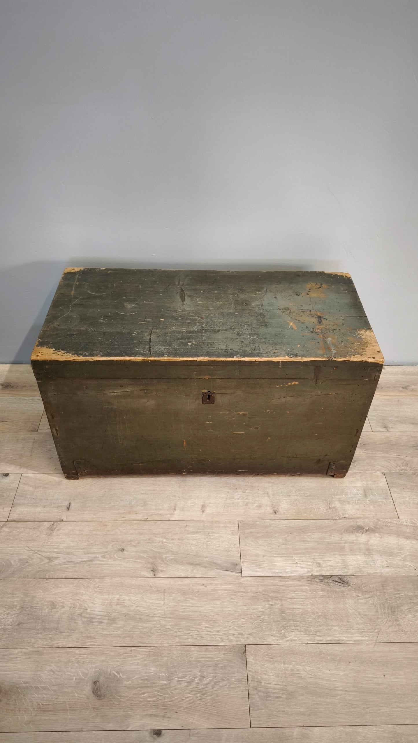 81452 Baule in legno dipinto verde