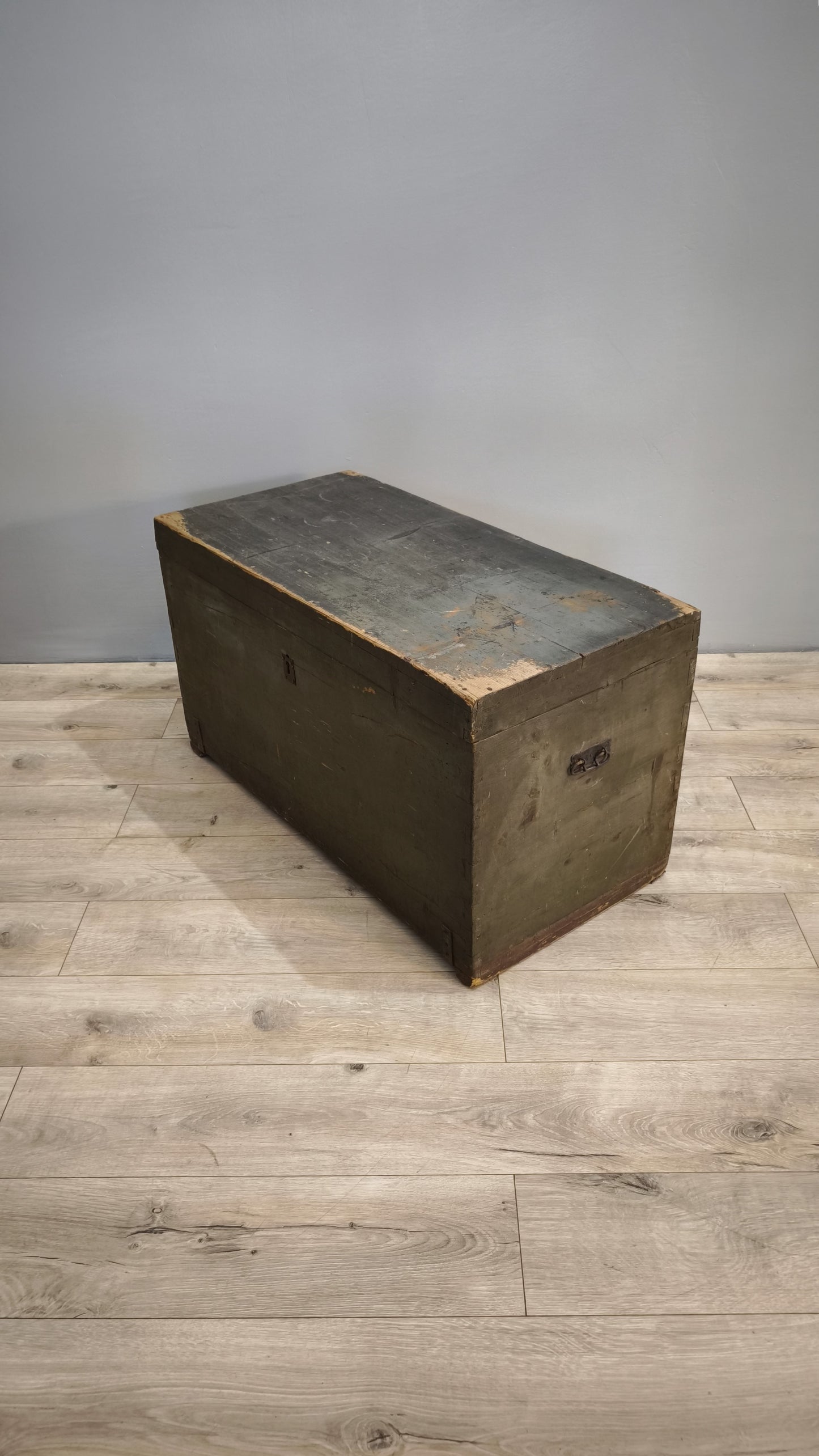 81452 Baule in legno dipinto verde