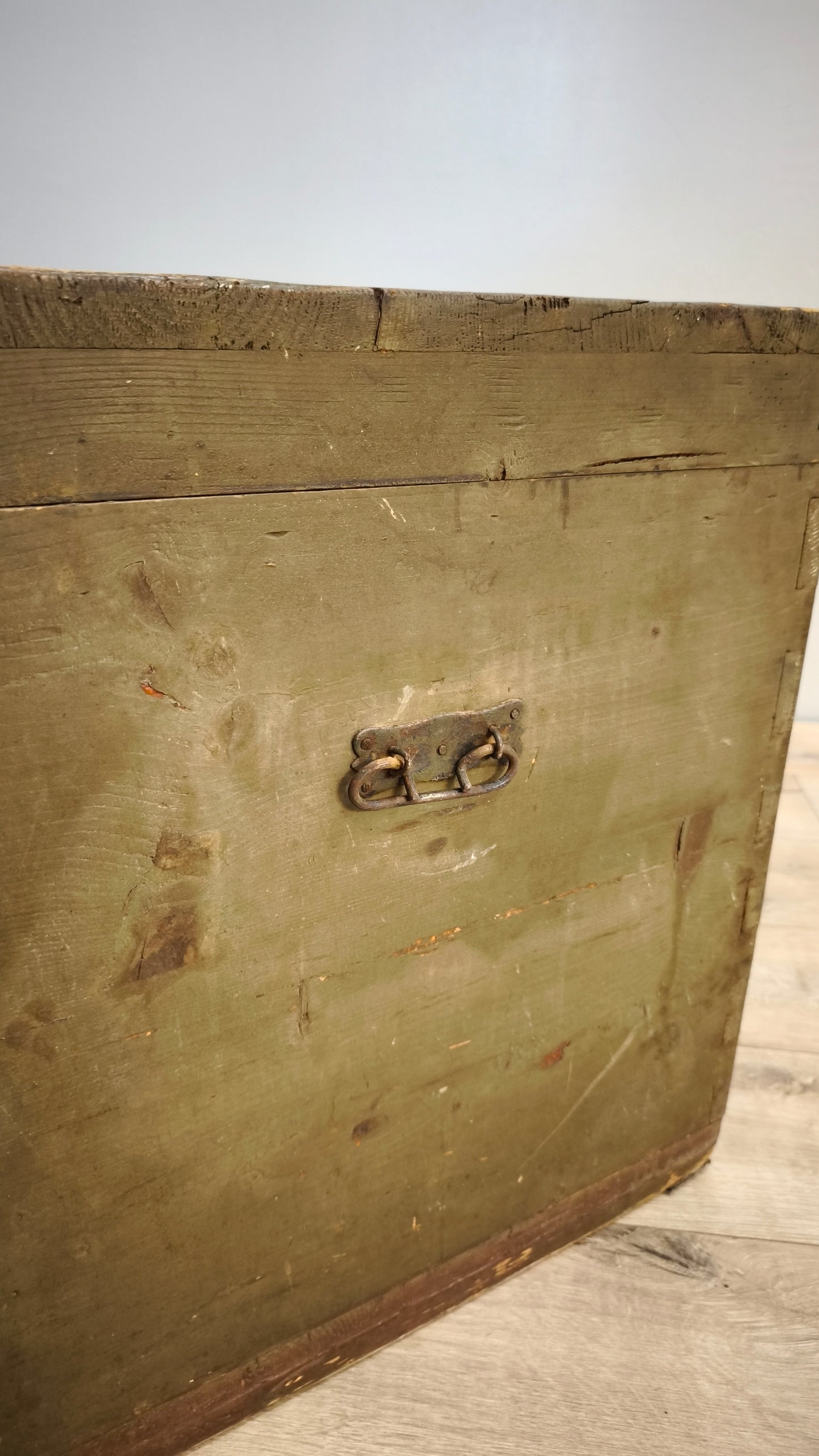 81452 Baule in legno dipinto verde