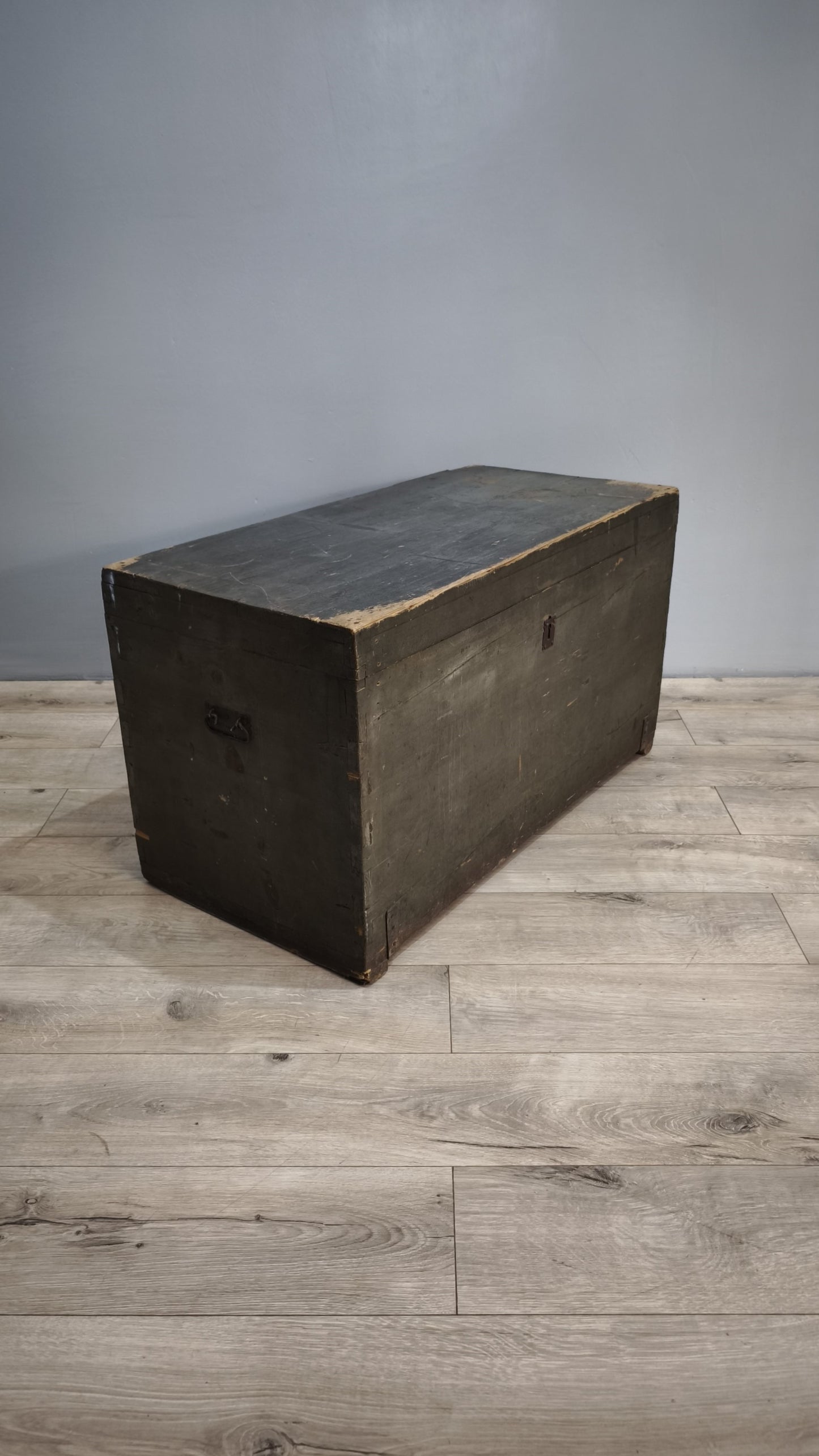 81452 Baule in legno dipinto verde