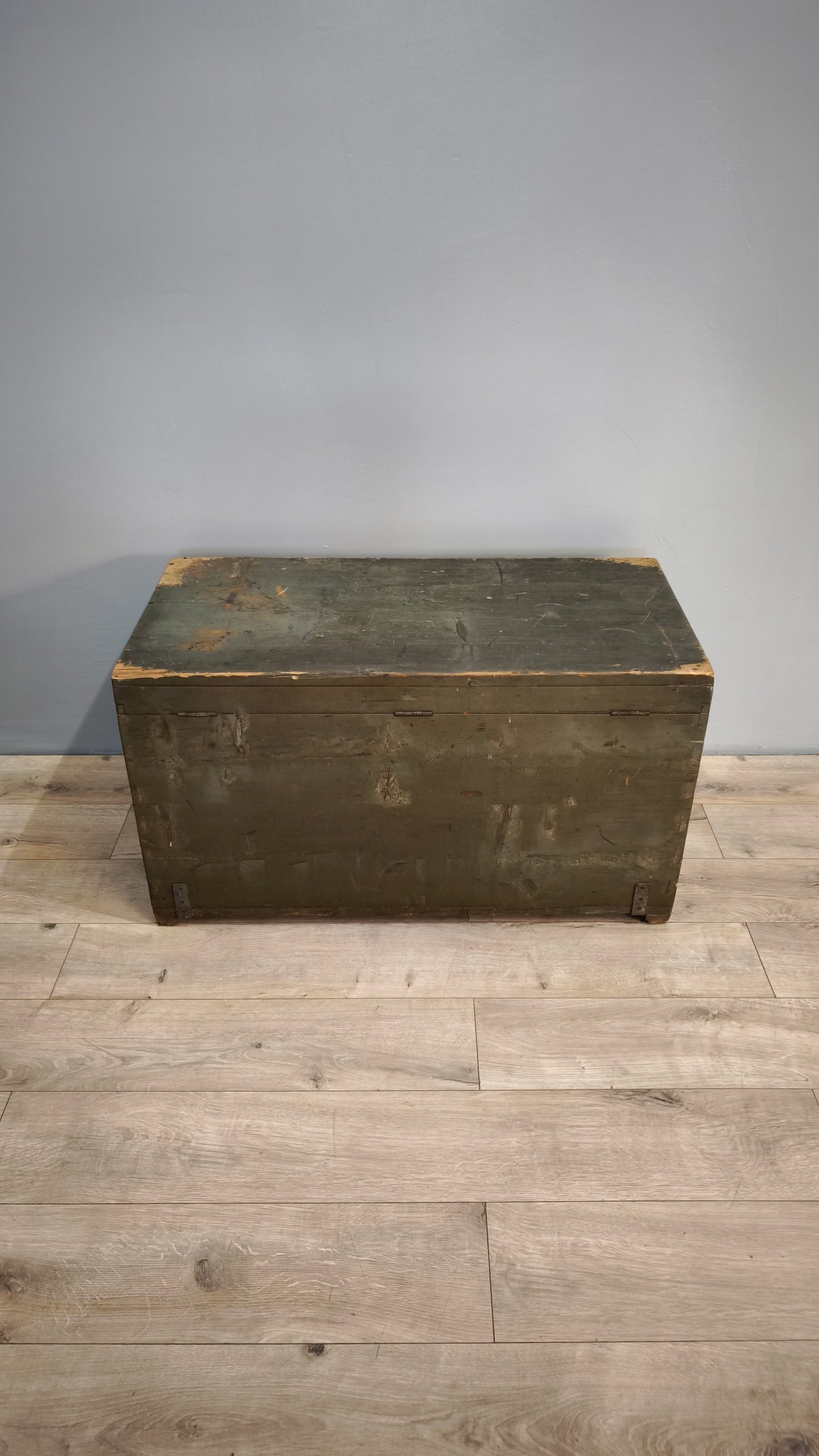 81452 Baule in legno dipinto verde