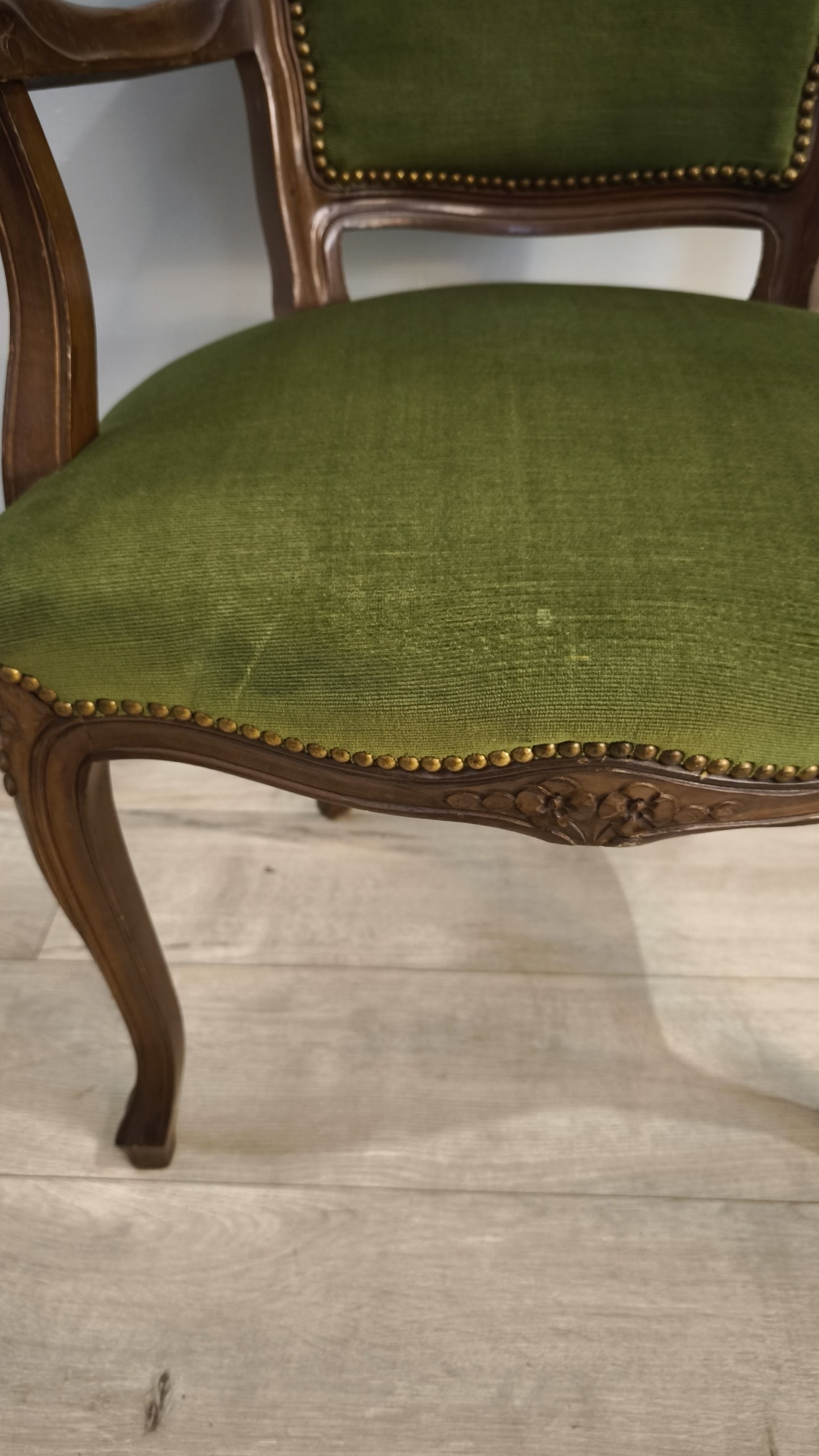 81529 Poltroncina in legno e tessuto verde