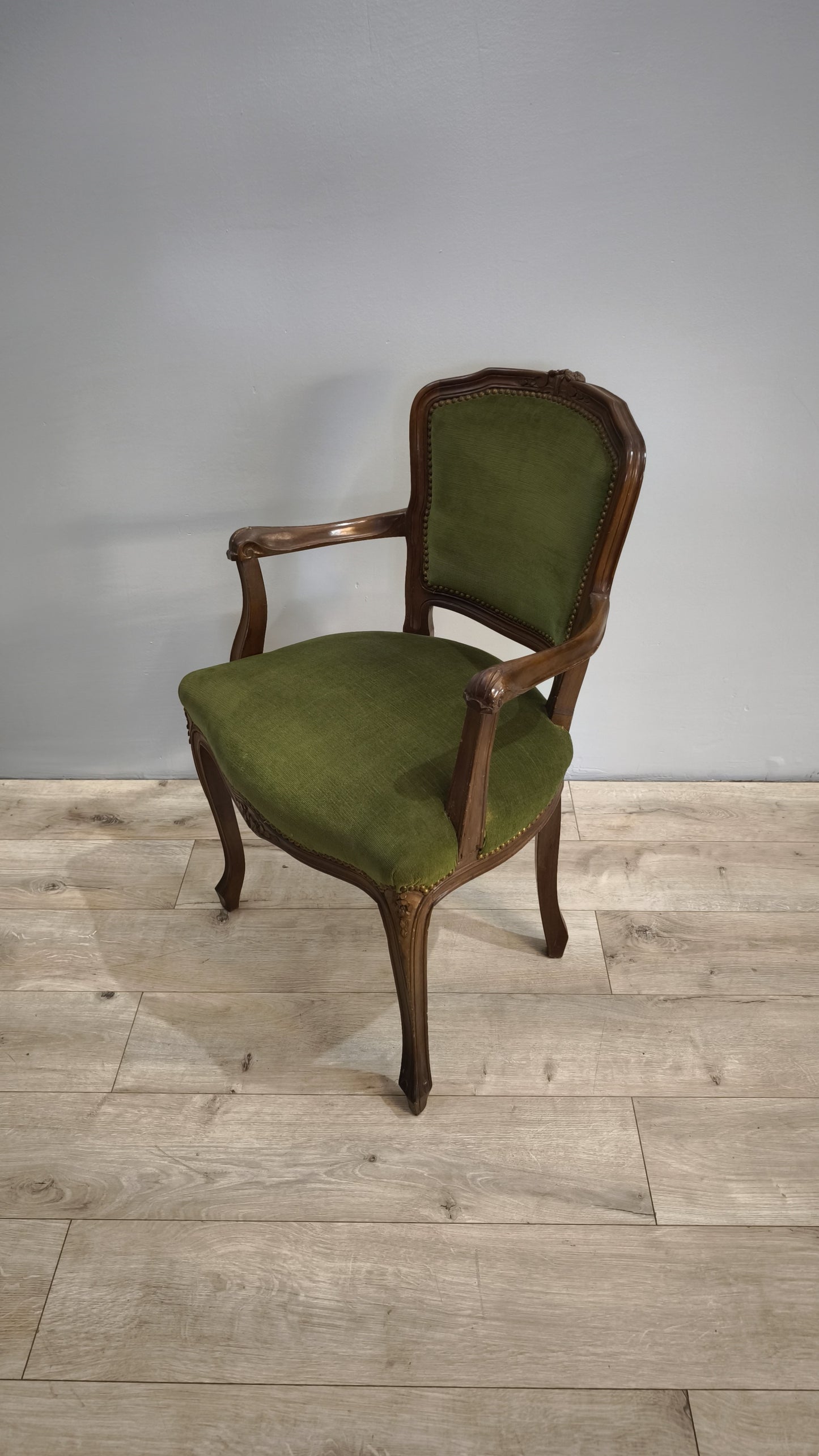 81529 Poltroncina in legno e tessuto verde