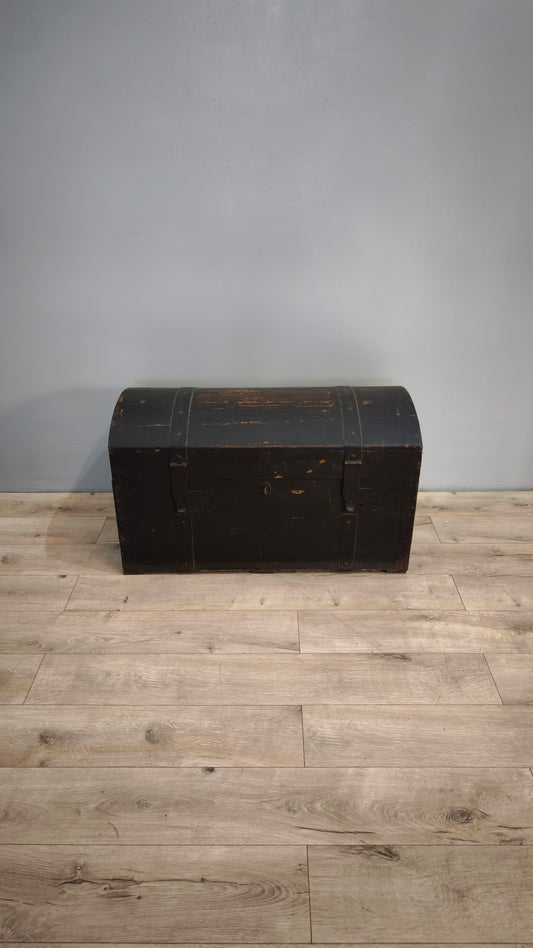 81527 Baule bombato in legno marrone