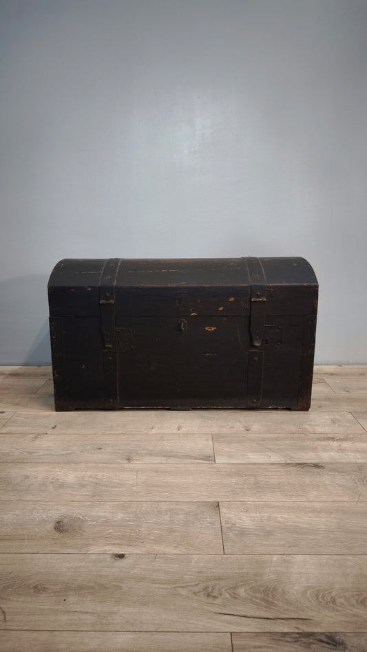 81527 Baule bombato in legno marrone