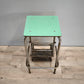 81576 Scaletta vintage pieghevole in ferro e piano in formica verde