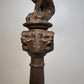 81658 Coppia di colonne in ghisa con base in marmo decorate con drago