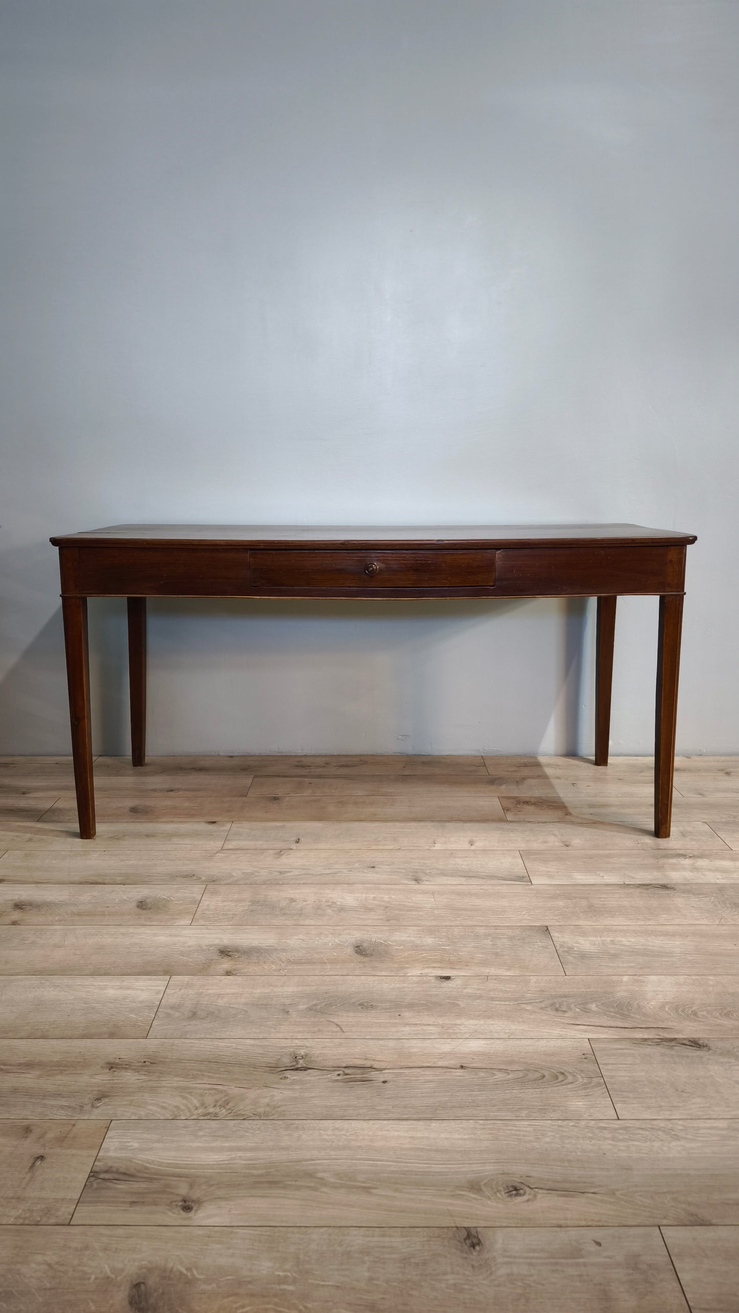 81679 Tavolo in legno massello con un cassetto