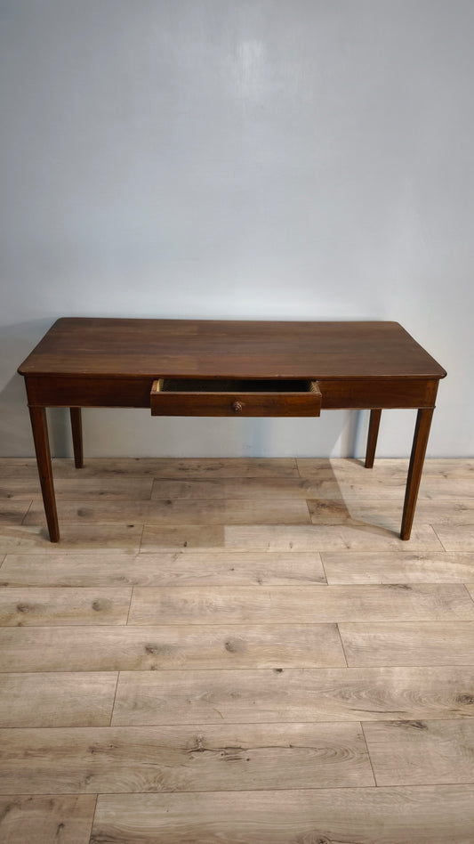 81679 Tavolo in legno massello con un cassetto