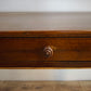 81679 Tavolo in legno massello con un cassetto