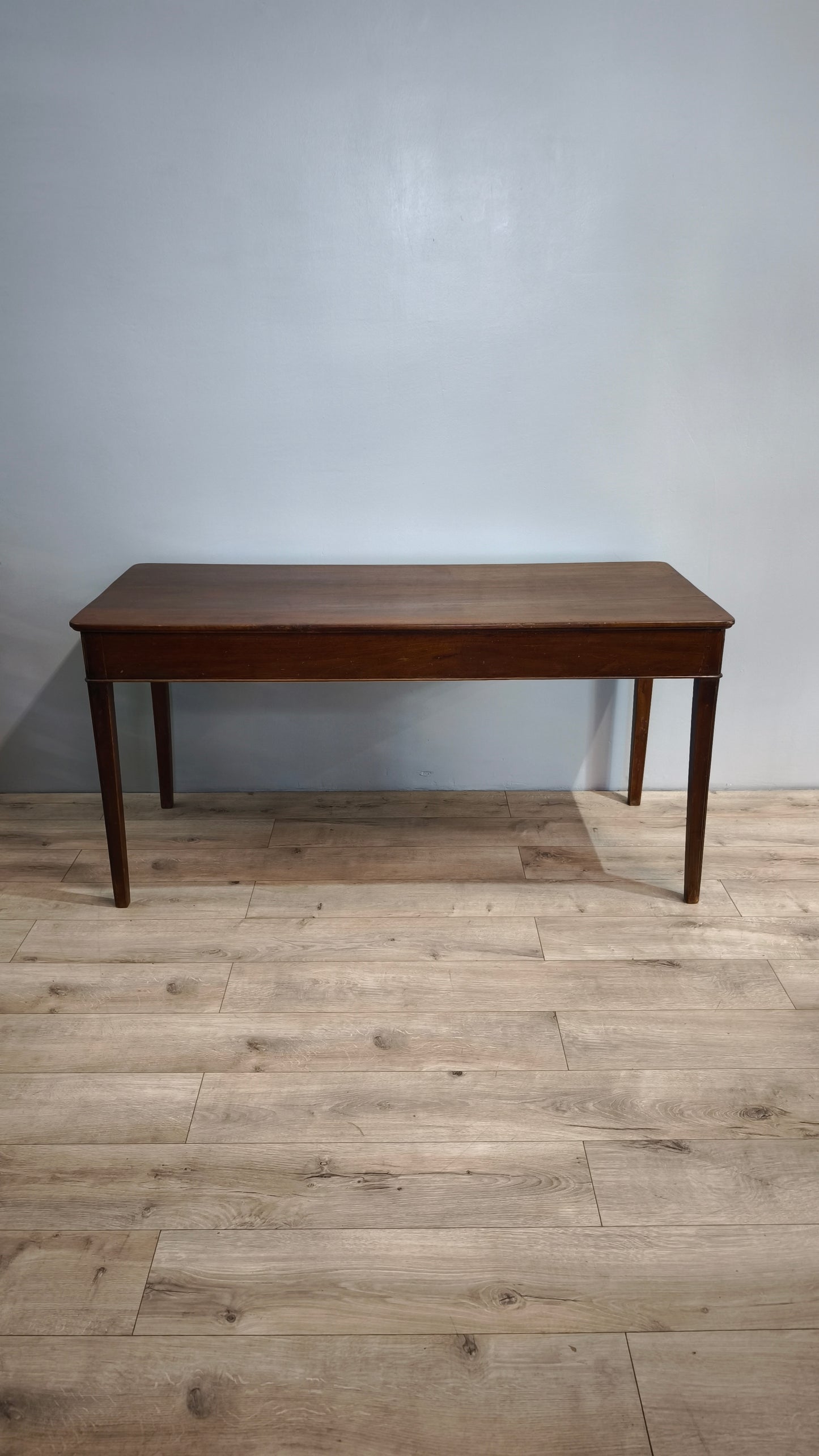 81679 Tavolo in legno massello con un cassetto