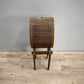 81681 Piccola botte in legno con supporto e sportello frontale