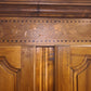81812 Armadio due ante in legno massello lavorato
