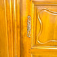81812 Armadio due ante in legno massello lavorato