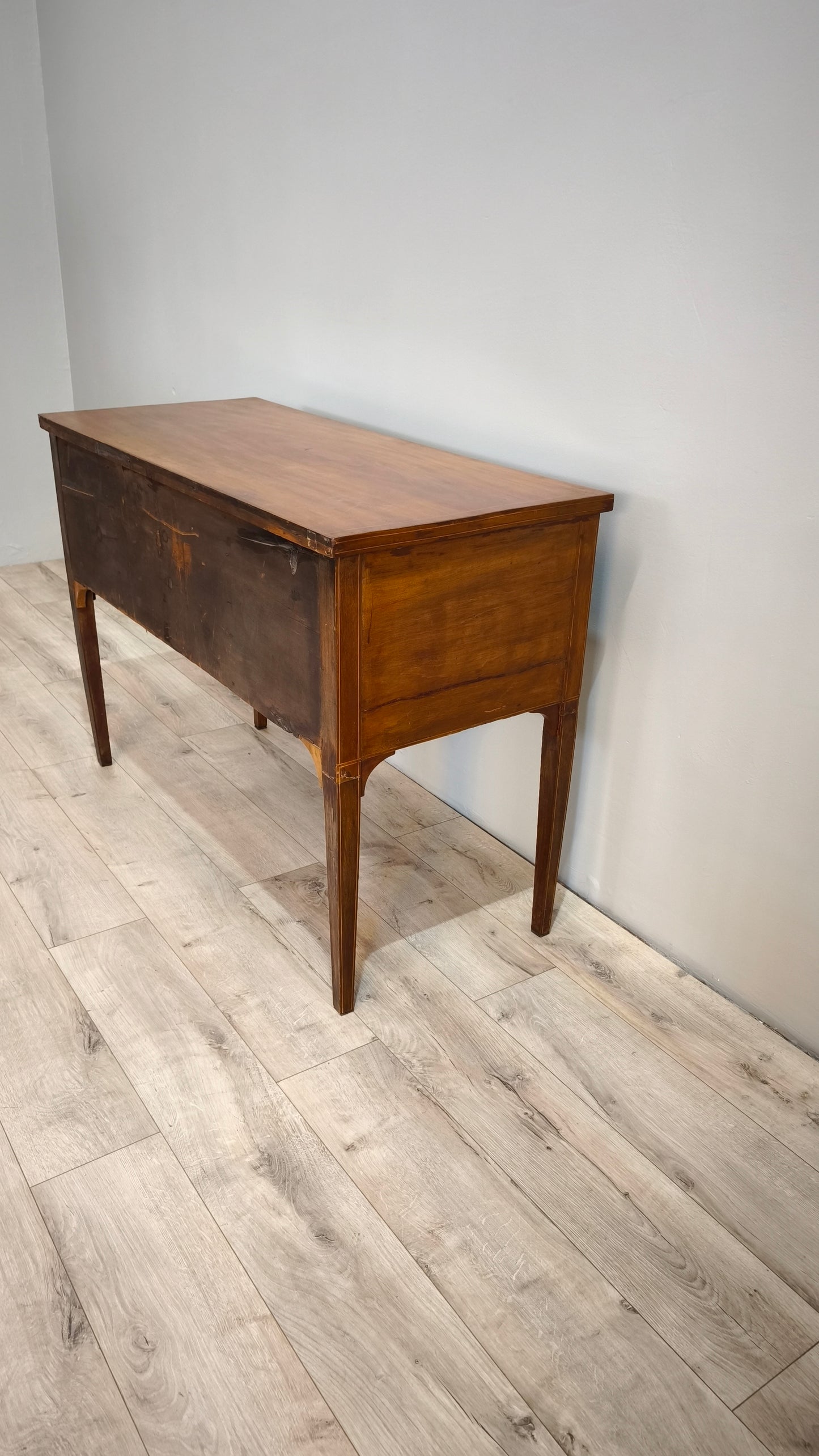 81814 Scrittoio in legno con intarsi