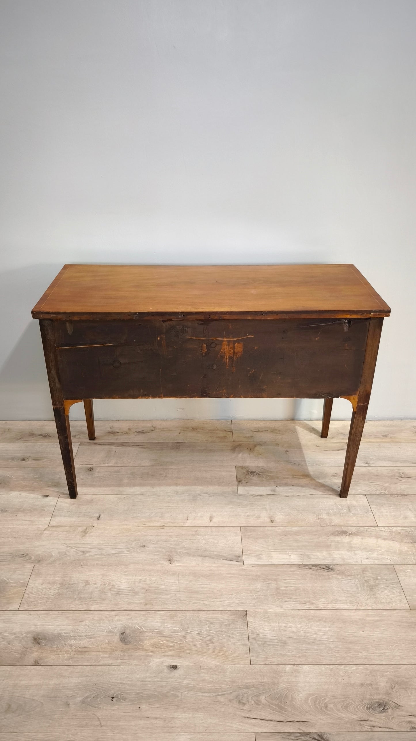 81814 Scrittoio in legno con intarsi