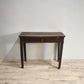 81811 Tavolo in legno scuro con cassetto