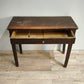 81811 Tavolo in legno scuro con cassetto