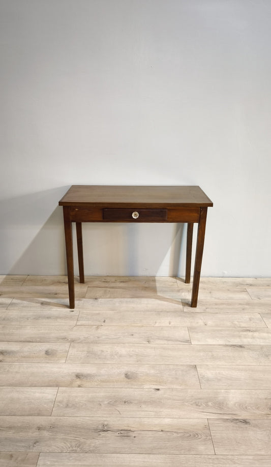 81809 Tavolo in legno con cassetto frontale e pomello in vetro