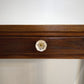 81809 Tavolo in legno con cassetto frontale e pomello in vetro