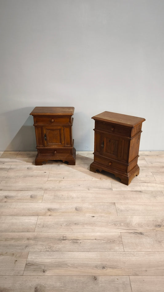 81810 Coppia di comodini in legno due cassetti e uno sportello