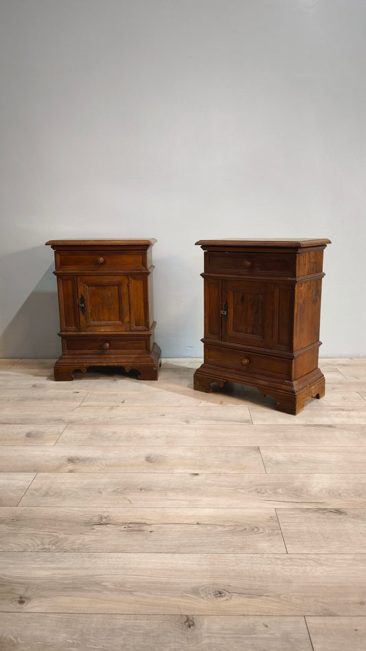 81810 Coppia di comodini in legno due cassetti e uno sportello