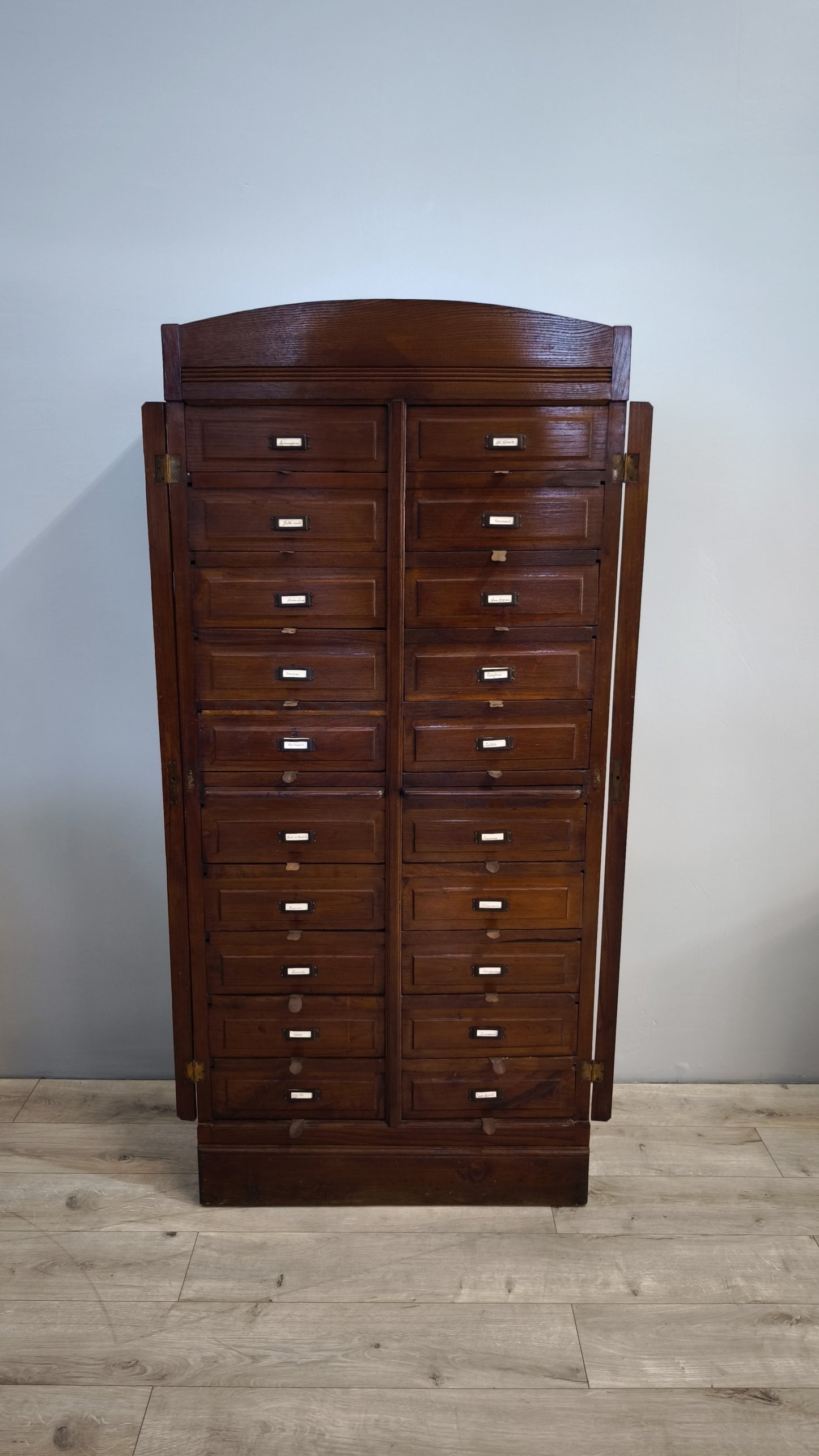 81845 Mobile archivio notarile in legno massello di rovere