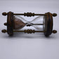 81907 Piccola clessidra con struttura in legno