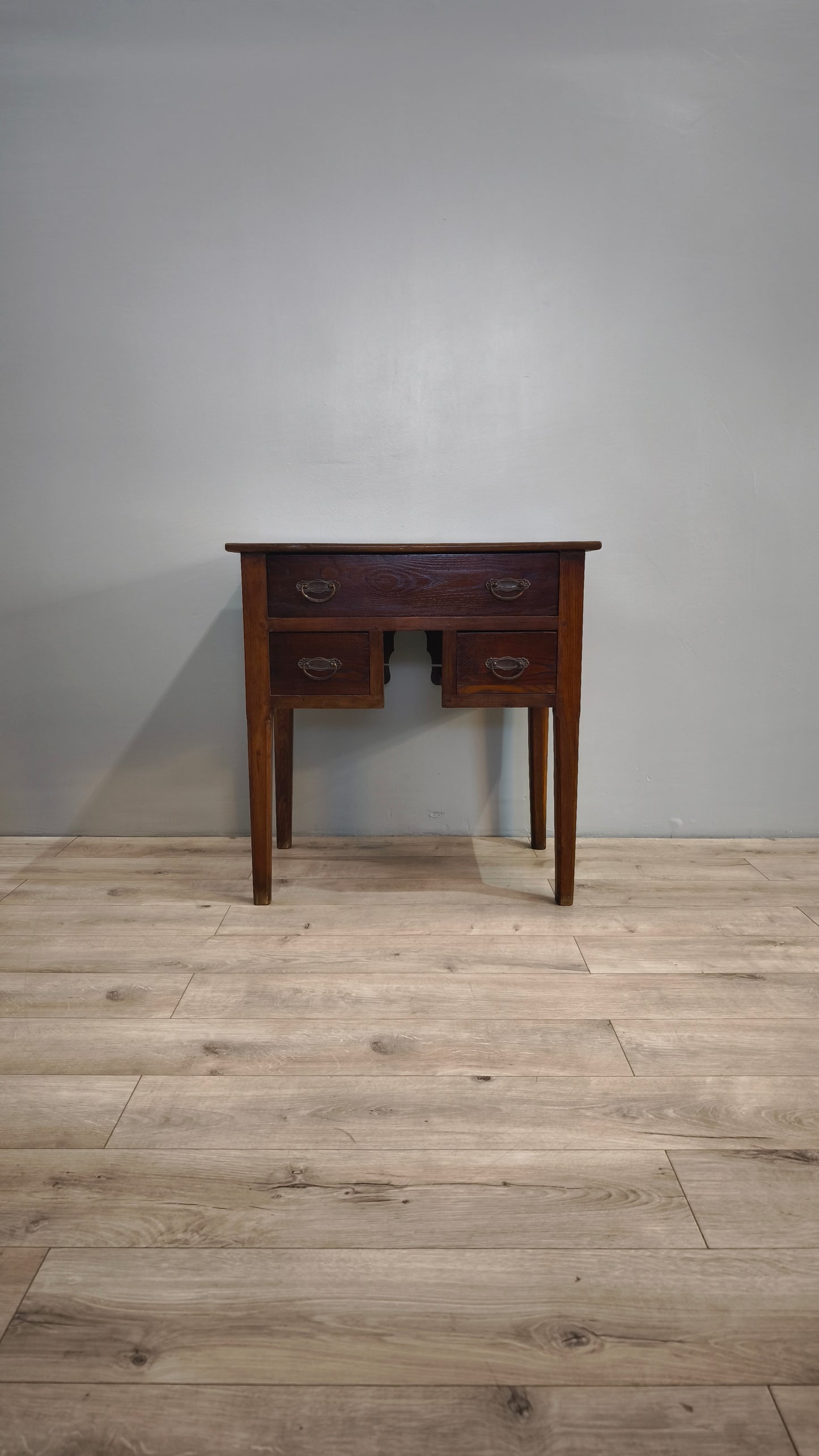 81688 Scrivania in legno massello di castagno