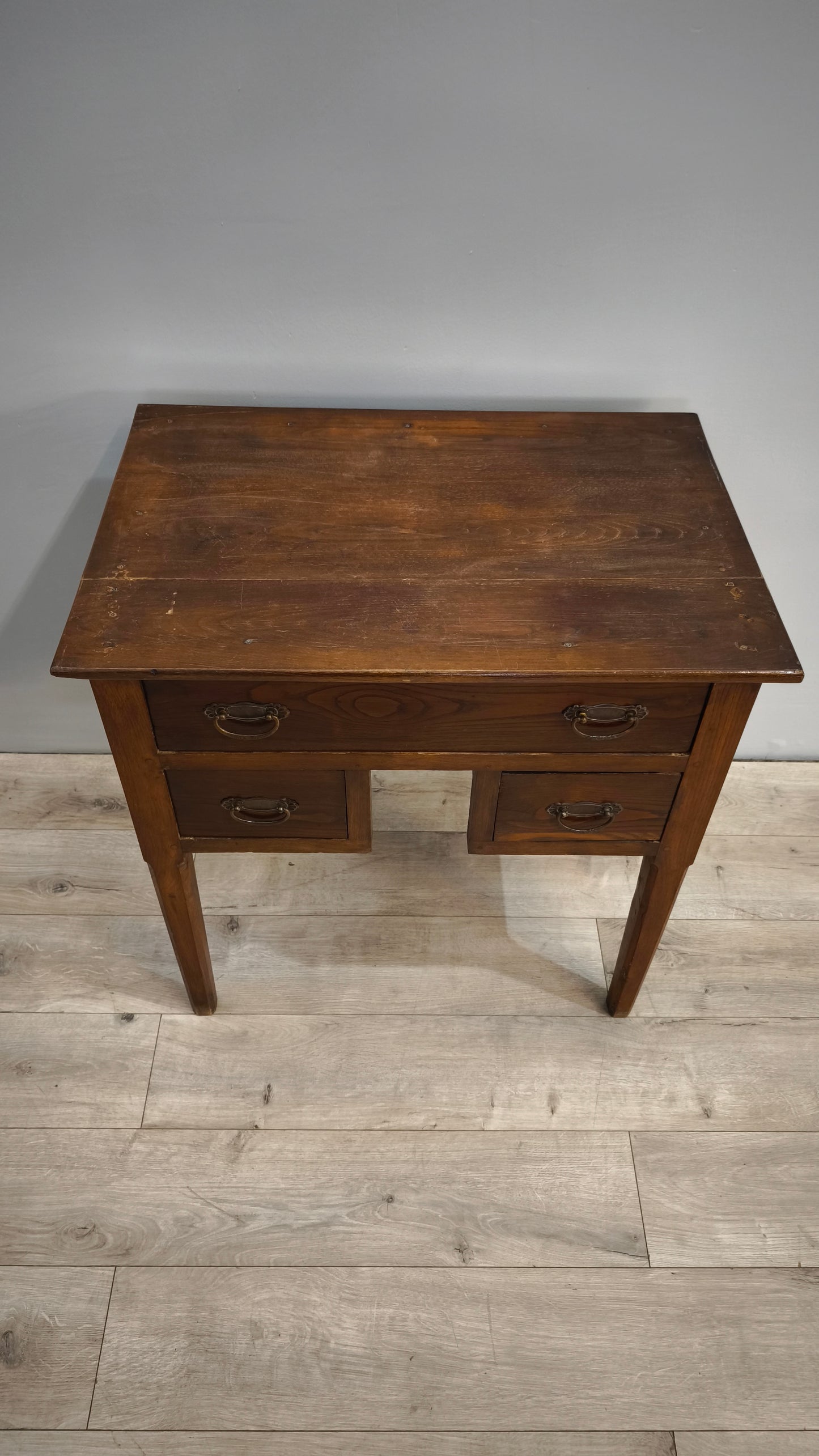 81688 Scrivania in legno massello di castagno