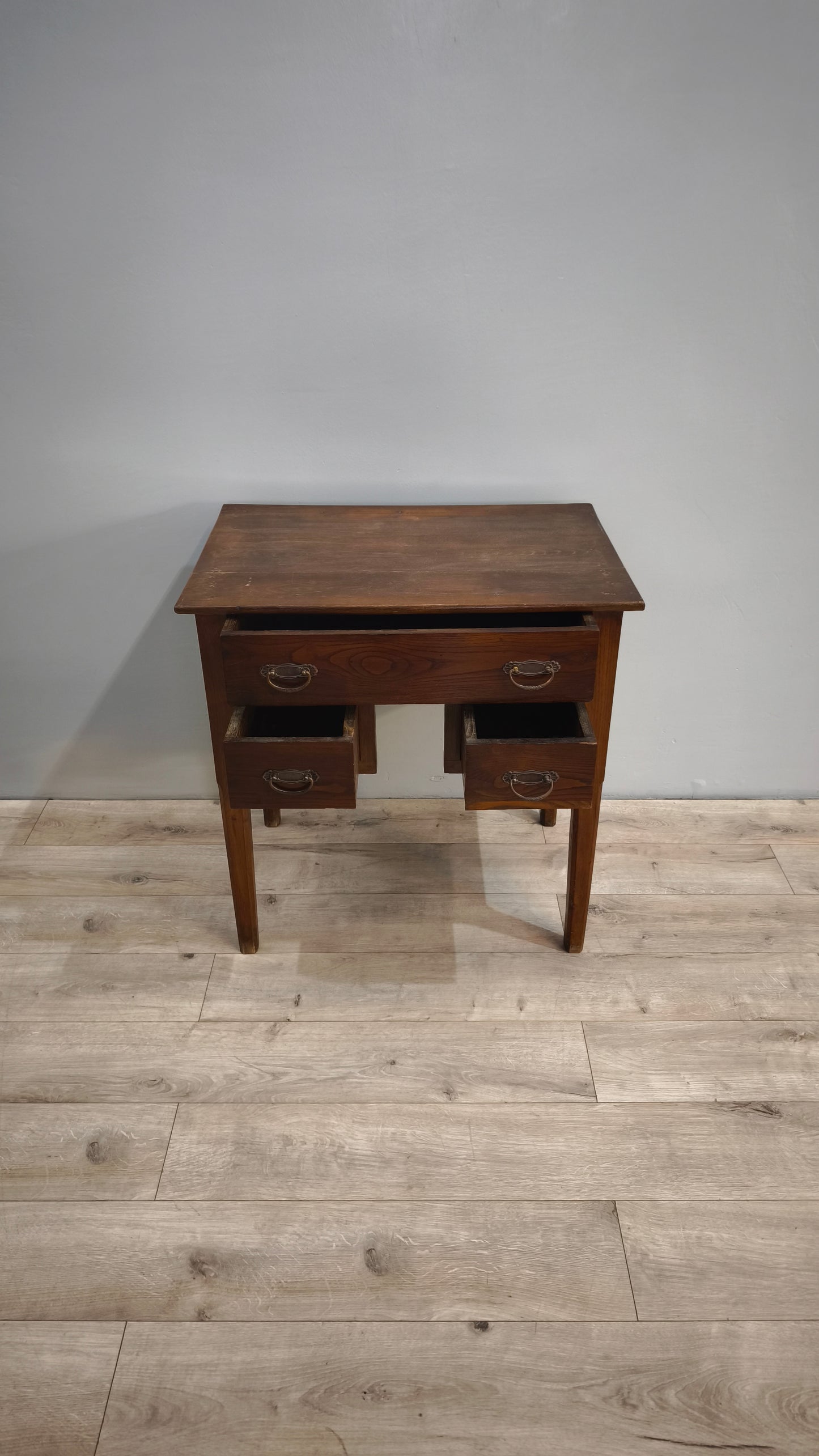 81688 Scrivania in legno massello di castagno