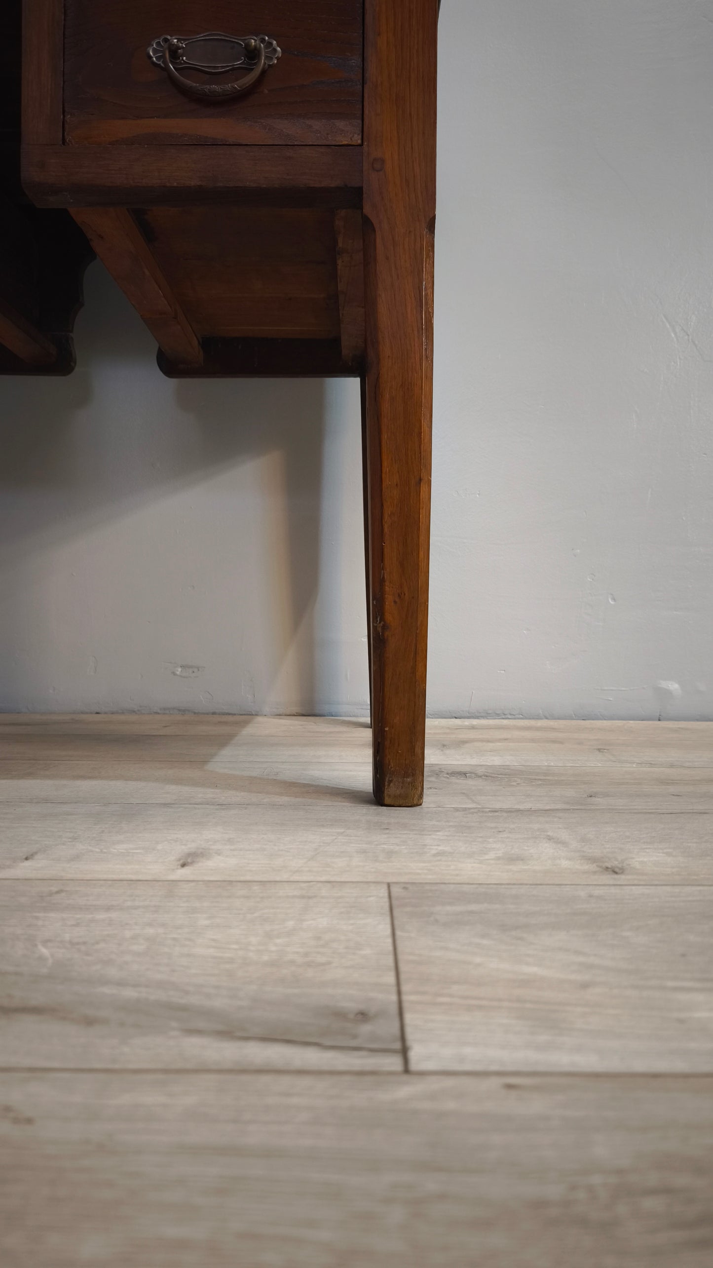 81688 Scrivania in legno massello di castagno