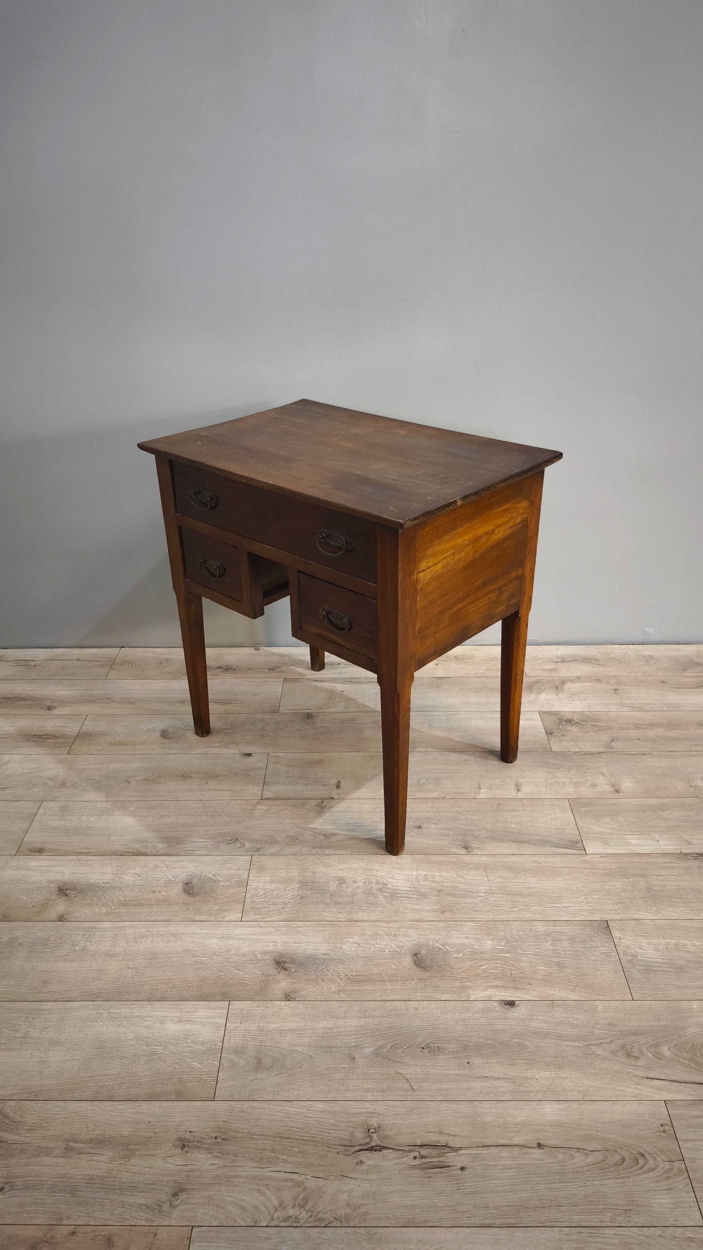 81688 Scrivania in legno massello di castagno