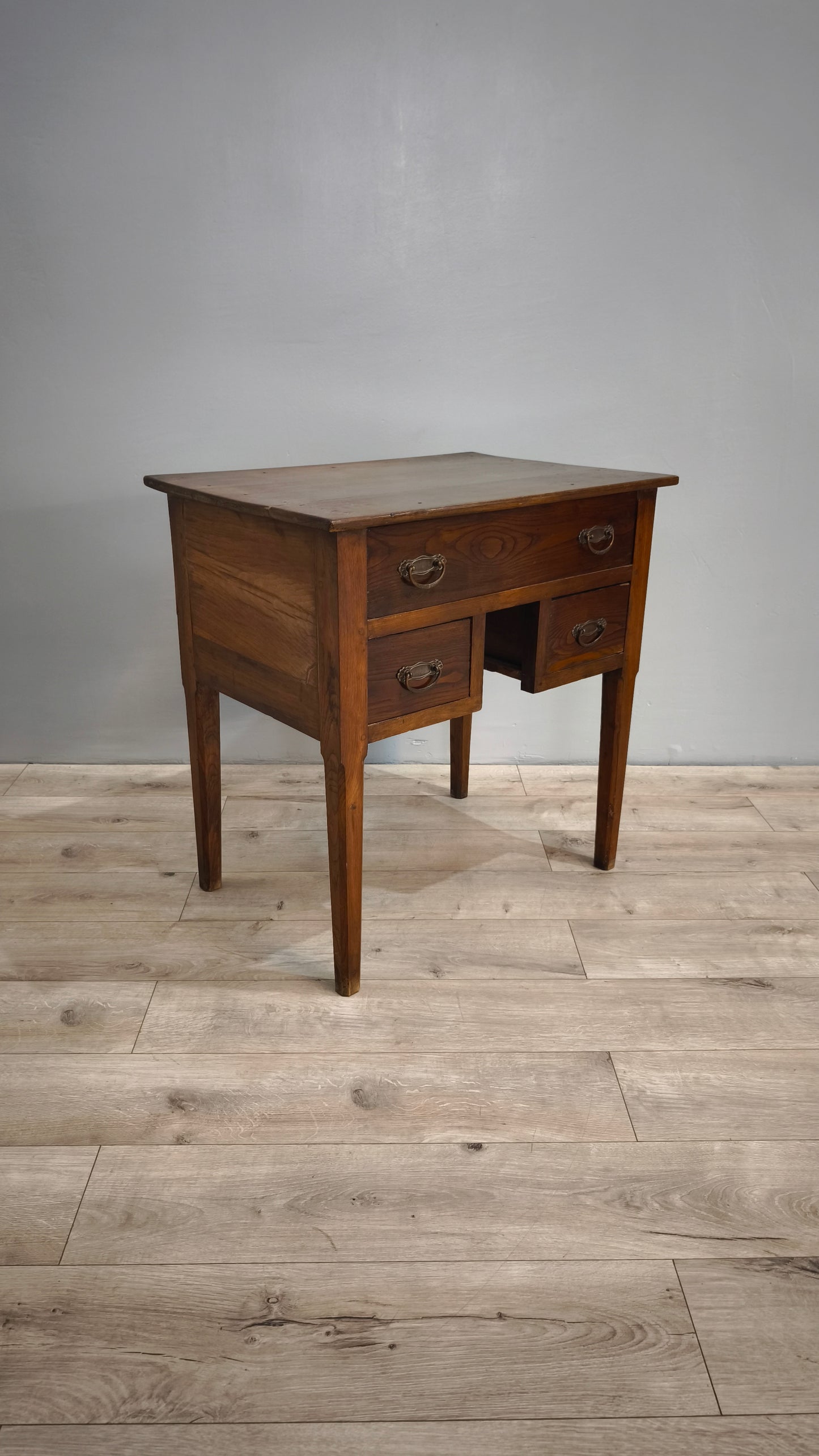 81688 Scrivania in legno massello di castagno